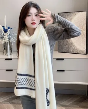 シャネル「CCロゴ」オフホワイト カシミヤ スカーフ 205 x 70cm（Chanel000079）