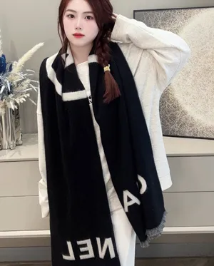 シャネル ラージロゴ ブラック＆ホワイト リバーシブル カシミアマフラー 200 x 70cm（Chanel000082）