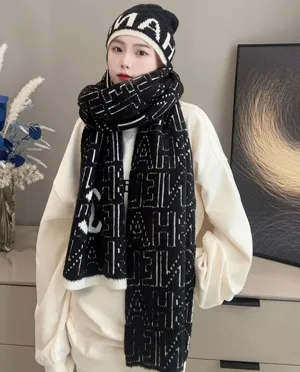 シャネル「オーバーラッピング レターズ」ブラック＆ホワイト 両面カシミヤニットマフラー 195 x 35cm（Chanel000090）