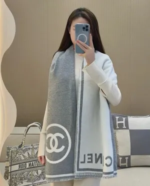 シャネル「CCロゴ」グレー/ホワイト カラーブロック ラージ カシミア ショール 190 x 70cm（Chanel000098）