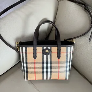 バーバリー ブルームズベリー ミニ リバーシブル トートバッグ ブラウン（81196271）
