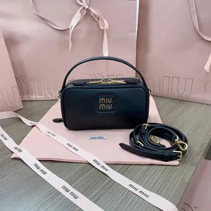 日本国内発送 MIU MIU ミュウミュウ レザー ショルダーバッグ ブラック（5BH229_2E6Y_F0002_V_OOO）