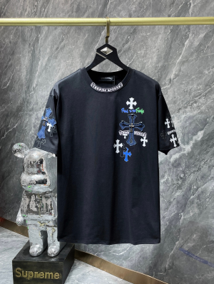 Chrome Hearts (クロムハーツ) 2026SS 新作 半袖Tシャツ クロス 刺繍 レザーパッチ スタッズ