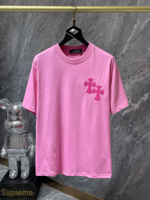 Chrome Hearts (クロムハーツ) 2025SS クラシッククロス刺繍 レザーパッチ&スタッズ プレミアムTシャツ（ピンク）