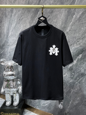 Chrome Hearts (クロムハーツ) 2025SS 新作 レターズ＆クロス刺繍 レザーパッチ プレミアムTシャツ（ブラック）