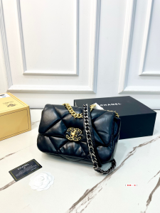 シャネル19 バッグ ショルダーバッグ レディース ゴールド金具 チェーンストラップ付き 25cm
