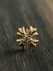 クロムハーツ (Chrome Hearts) 22Kゴールド ダイヤモンド クロス スタッドピアス- ユニセックス / ゴシックスタイル