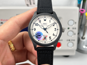 IWC パイロット?ウォッチ?オートマティック 41 セラミック - マットブラック セラミック一体化ケース