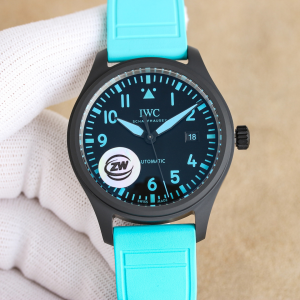 IWC パイロット?ウォッチ?オートマティック 41 セラミック “夜光数字盤面” - マットブラック セラミック一体化ケース
