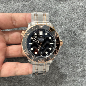 VS Factory オメガ シーマスター300M ダイバー - 42mm ツートン / ブラックダイヤル / Cal.8800自動巻き V4版