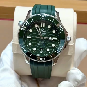 オメガ シーマスター ダイバー300M - 42mm グリーンダイヤル / セラミックベゼル / ラバーストラップ