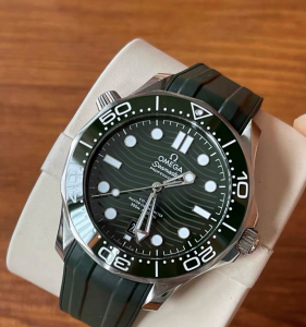 OMEGA シーマスター プロフェッショナル300M - グリーンセラミックベゼル / Cal.8800搭載 / 42mmステンレススティールケース