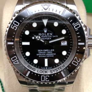 ロレックス ディープシー “キング?オブ?デビルズ” Ref.136660：ブラックダイヤル×セラミックベゼル×316Lステンレススチールケース×3135スイスメカニカルムーブメント