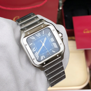 【新入荷】カルティエ サントス?ドゥ?カルティエ Ref. WSSA0010：自動巻き?ステンレスケース×サファイアブルーダイヤル｜世界初のモダン時計として愛される Iconic なデザイン