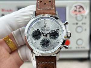 【新入荷】ブライティング ノヴィタイマー Ref. AB015212.BF26.743P.A20BA.1：ETA7750ムーブメント×ステンレスケース×シルバーダイヤル｜パイロット時計の伝統とモダンなスタイル