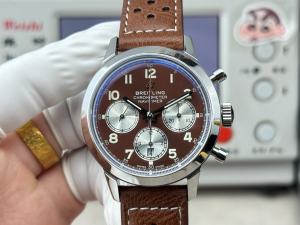 【新入荷】ブライティング ノヴィタイマー Ref. AB015212.BF26.743P.A20BA.1：ETA7750ムーブメント×ステンレスケース×ブラウンダイヤル｜パイロット時計の伝統とモダンなスタイル