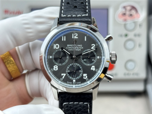 【新入荷】ブライティング ノヴィタイマー Ref. AB015212.BF26.743P.A20BA.1：ETA7750ムーブメント×ステンレスケース×ブラックダイヤル｜パイロット時計の伝統とモダンなスタイル