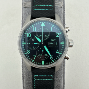 【新作】IWC パイロット?ウォッチ?クロノグラフ 41 “メルセデスAMG ペトロナス F1チーム” IW388108：チタン風マット仕上げ×マ石油グリーン