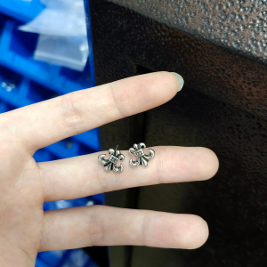 Chrome Hearts (クロムハーツ) フルール?ド?リス スタッドピアス 925シルバー オキシダイズド レディース ユニセックス