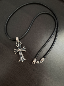 Chrome Hearts (クロムハーツ) 925シルバー ボタニカルクロス ペンダント ブラックレザーストラップ ネックレス