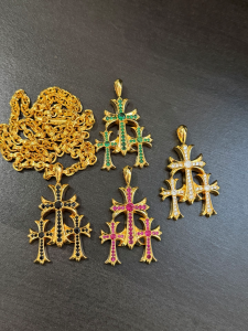 Chrome Hearts (クロムハーツ) 18Kゴールド トリプルクロス ペンダント & チェーン (各色ストーン pavé セット)