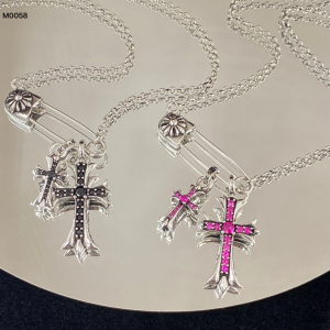 Chrome Hearts (クロムハーツ) セーフティピン クロス ペンダント ネックレス (ブラック＆ピンク CZ)