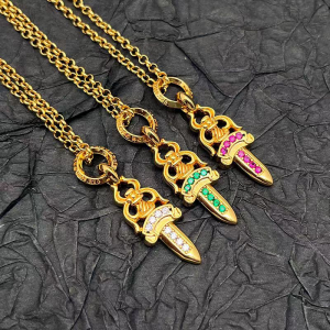 Chrome Hearts (クロムハーツ) 22K ゴールド ダガー ペンダント ネックレス (3色展開 / 宝石インレイ)