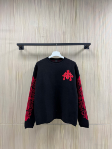 【Chrome Hearts】クロムハーツ クルーネックニット ブラック 赤クロス刺繍 レザースリーブパッチ 60羊毛40カシミヤ混紡 稀少アイテム