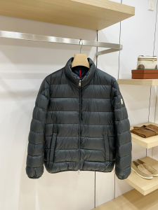 Moncler Rodez スタンドカラー ダウンジャケット メンズ 2026 新作 ブラック hicopymn001