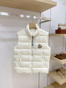 2026 秋冬新作 Moncler Contrin メンズ ダウンベスト ホワイト hicopymn004