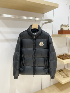 Moncler 2026 秋冬新作 Corborant エンボスカラーロゴ フード付きダウンジャケット ブラック 男女兼用 hicopymn005