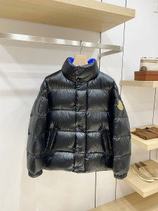 モンクレール Moncler 2026 秋冬新作 Dervox ハイネックダウンジャケット ブルーインナー ブラック 男女兼用