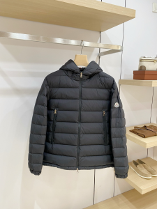 モンクレール Moncler 2026 秋冬新作 Baudinet 薄手マットフード付きダウンジャケット ブラック 男女兼用 hicopymn013