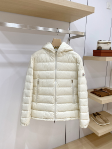 モンクレール Moncler 2026 秋冬新作 Baudinet 薄手マットフード付きダウンジャケット ホワイト 男女兼用 hicopymn014