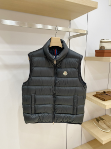モンクレール Moncler 新作 ハイネックダウンベスト ブラック 男女兼用 hicopymn017