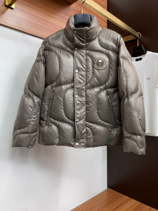 モンクレール Moncler 2026 秋冬新作 ハイネックダウンジャケット カーキ 男女兼用 hicopymn023