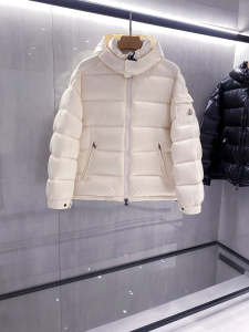 最高クオリティ モンクレール Moncler 2026 秋冬 Maya クラシックフード付きダウンジャケット ユニセックス オフホワイト hicopymn035