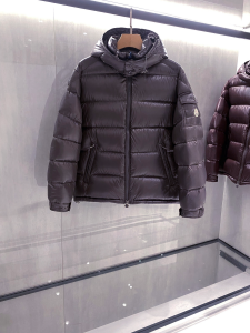 最高クオリティ モンクレール Moncler 2026 秋冬 Maya クラシックフード付きダウンジャケット ユニセックス ブラック hicopymn037