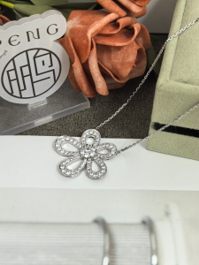 【Van Cleef & Arpels】ヴァンクリーフ＆アーペル フラワー ネックレス フルダイヤモンド V金?プラチナメッキ 升级款（高版本）
