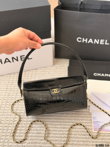 【CHANEL】シャネル 26A クロコ型押し ボウリング バッグ ブラック ゴールド金具 チェーンストラップ (公式型番: AS2312B04900C3947)
