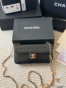 【CHANEL】シャネル タイムレス クラシック フラップ バッグ ブラック クロコ型押し ゴールド チャームチェーン (公式型番: AS2211B04900C3947)
