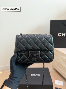 【CHANEL】シャネル クラシック フラップ ミニ ソーブラック ゴールドボール チェーン ショルダーバッグ (公式型番: AS1712B04900C3947)