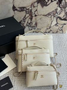 【CHANEL】シャネル 26C アップデート ヴァニティ/チェーンバッグ クリーム ホワイト グレインカーフスキン ゴールド金具 3サイズ展開 (公式型番: AS2512B04900C947)
