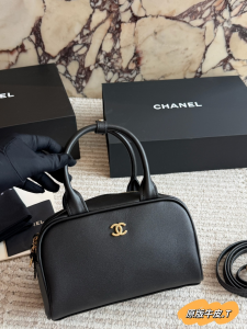 【CHANEL】シャネル ミニ ボウリング バッグ ブラック カーフスキン ゴールド金具 キルティング 2WAY (公式型番: CHANEL-MINI-BOWLING-BAG-BLACK-CALF-GOLD-20CM)