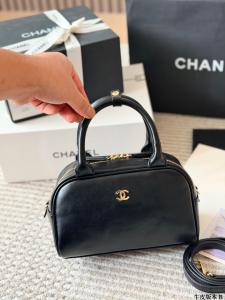 【CHANEL】シャネル 26B ボウリング バッグ ブラック スムースカーフスキン ゴールド金具 レザーストラップ 3WAY (公式型番: CHANEL-26B-BOWLING-BAG-BLACK-SMOOTH-CALF-GOLD-20CM)