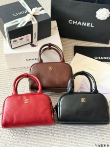 【CHANEL】シャネル 26B ボウリング バッグ スムースカーフスキン ゴールド金具 レザーストラップ 3WAY (公式型番: CHANEL-26B-BOWLING-BAG-SMOOTH-CALF-GOLD-20CM)