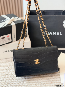 【CHANEL】シャネル ブラック Vステッチ チェーン バッグ カーフスキン ゴールド金具 レザー通しチェーン 2WAY (公式型番: CHANEL-V-STITCH-CHAIN-BAG-BLACK-GOLD-25CM)