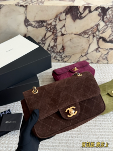 【CHANEL】シャネル クラシック フラップ バッグ（CF） ブラウン/キャメル スエード ゴールド金具 レザー通しチェーン 2WAY (公式型番: CHANEL-CF-CLASSIC-FLAP-BAG-BROWN-SUEDE-GOLD-21CM)